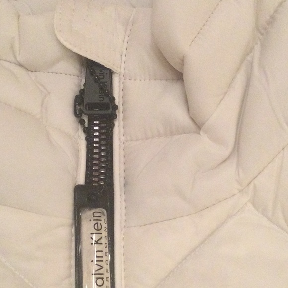 NWT CALVIN KLEIN Small Black/Cream Down Vest - Picture 9 of 16